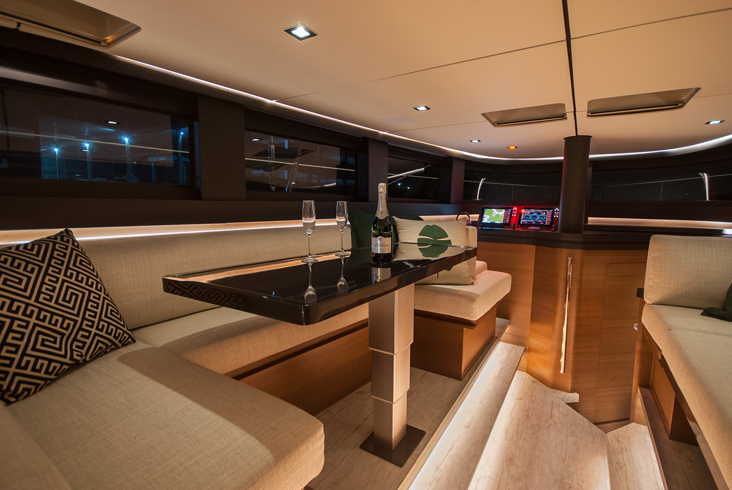 Global EXP 68 - MCP Yachts - Salão